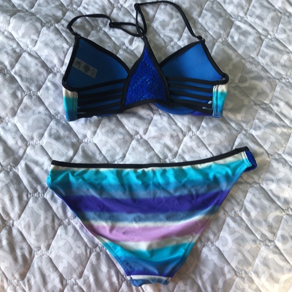 Bikini - Picture 2 of 5